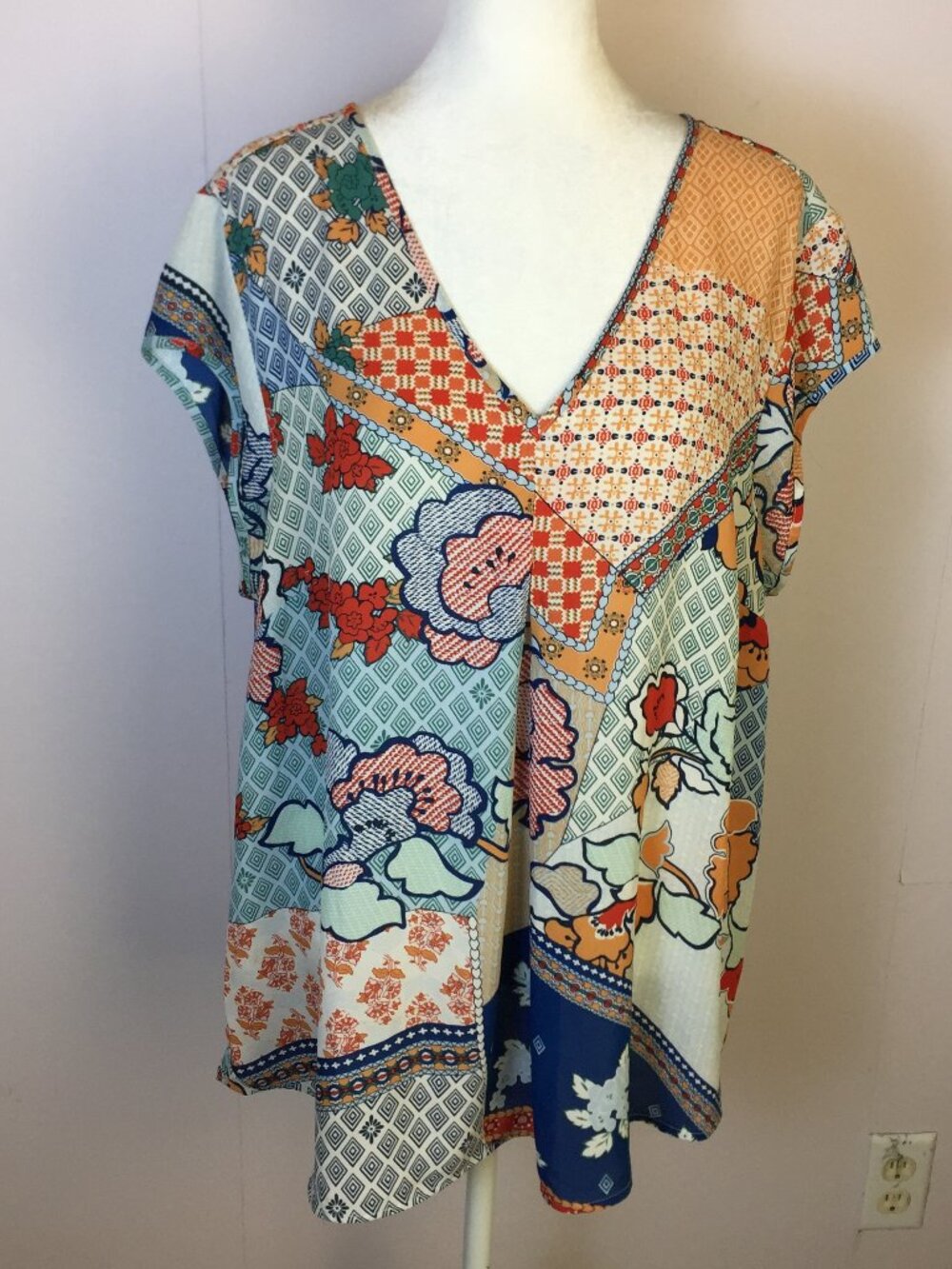 DR2 Blouse Top Size XL Womans Orange Blue Floral Patchwork Short Sleeve V-neck